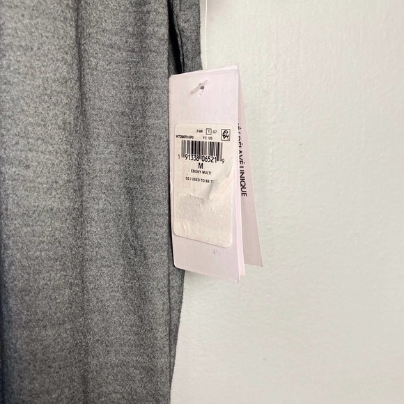 GUESS NWT Short Sleeve I Used to Be Graphic Scoopneck Tee Women's Size M - Picture 7 of 12